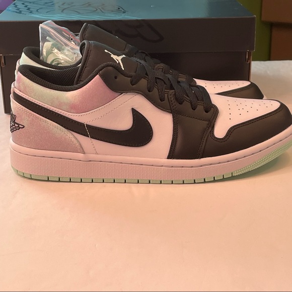 Air Jordan 1 Low Mens Size 10 Basketball Sneakers White & Mint - Picture 4 of 10